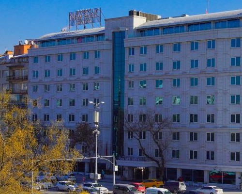 New Park Hotel or similar